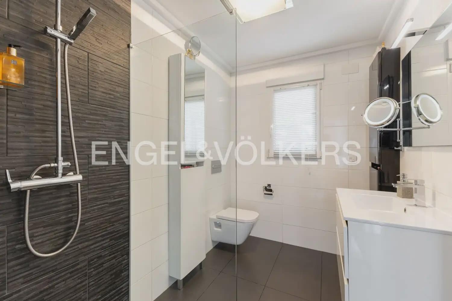 5 bedroom Villa for sale in Orba with pool garage - € 1,195,000 (Ref: 9920876)