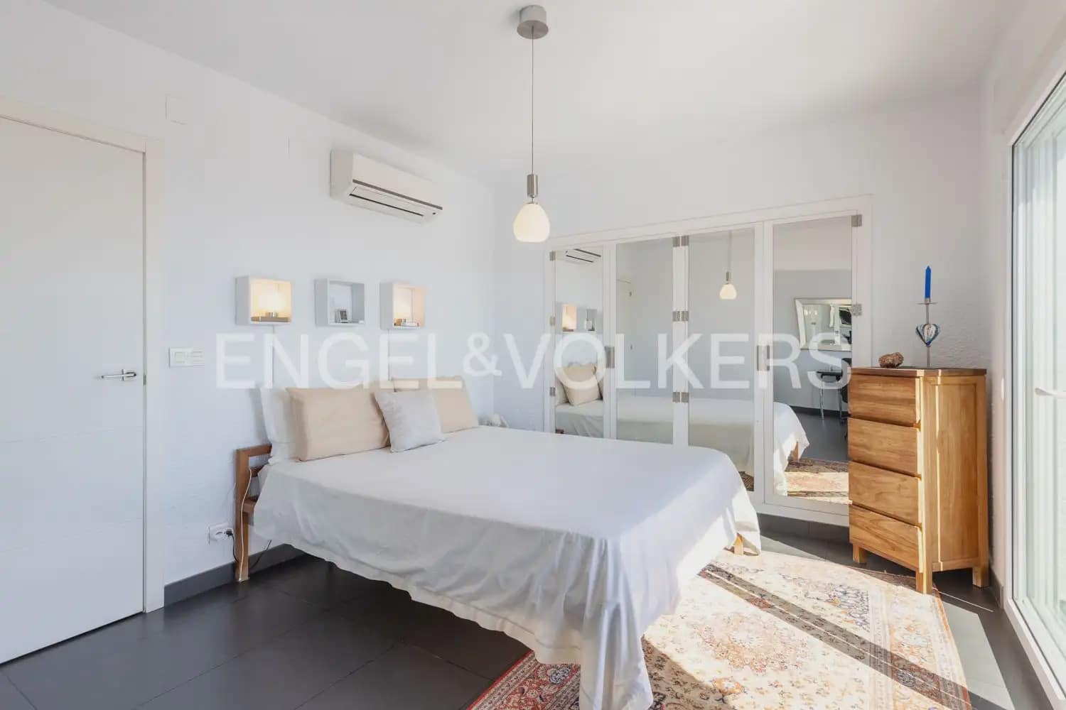 5 bedroom Villa for sale in Orba with pool garage - € 1,195,000 (Ref: 9920876)
