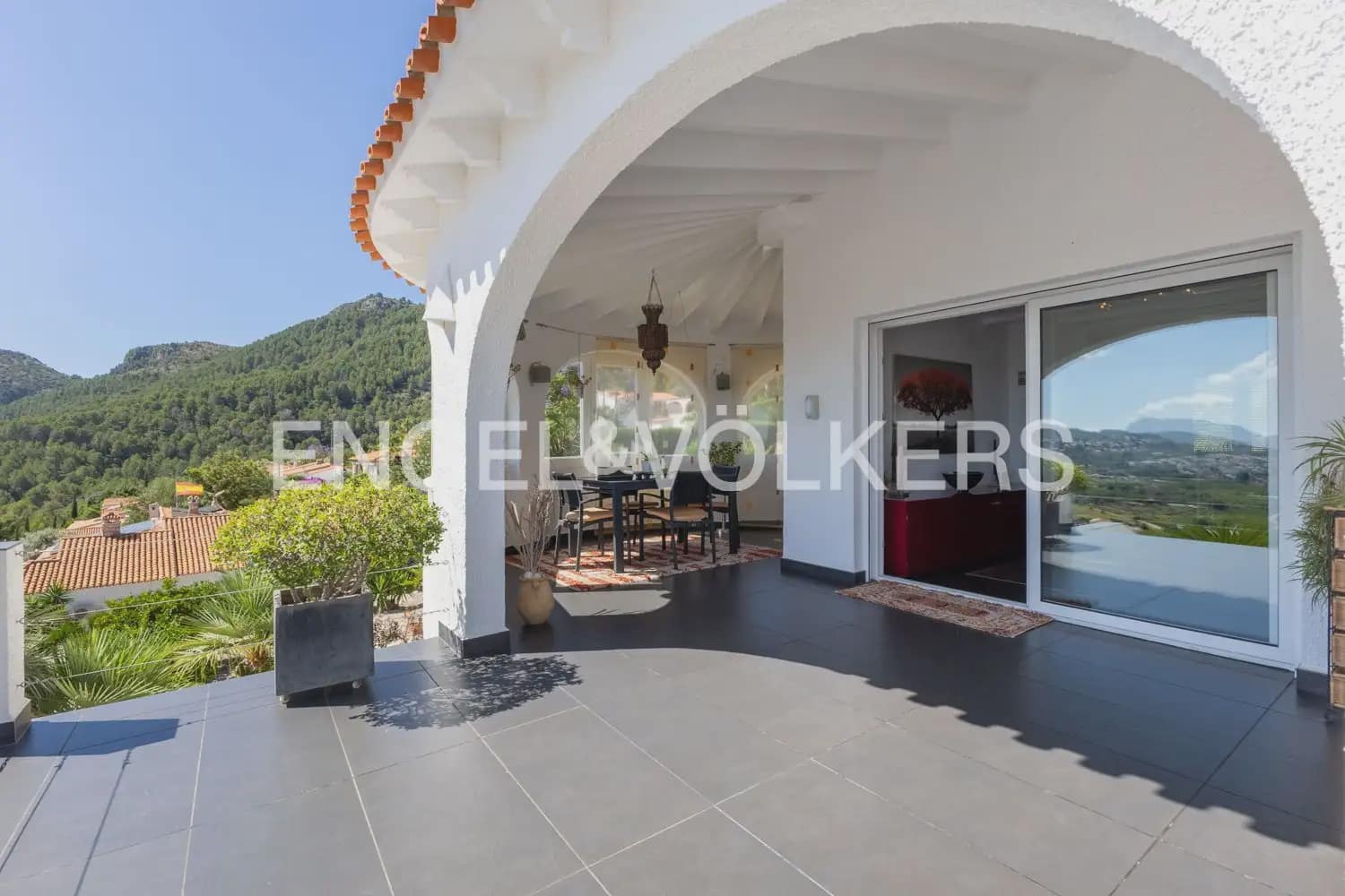 5 bedroom Villa for sale in Orba with pool garage - € 1,195,000 (Ref: 9920876)