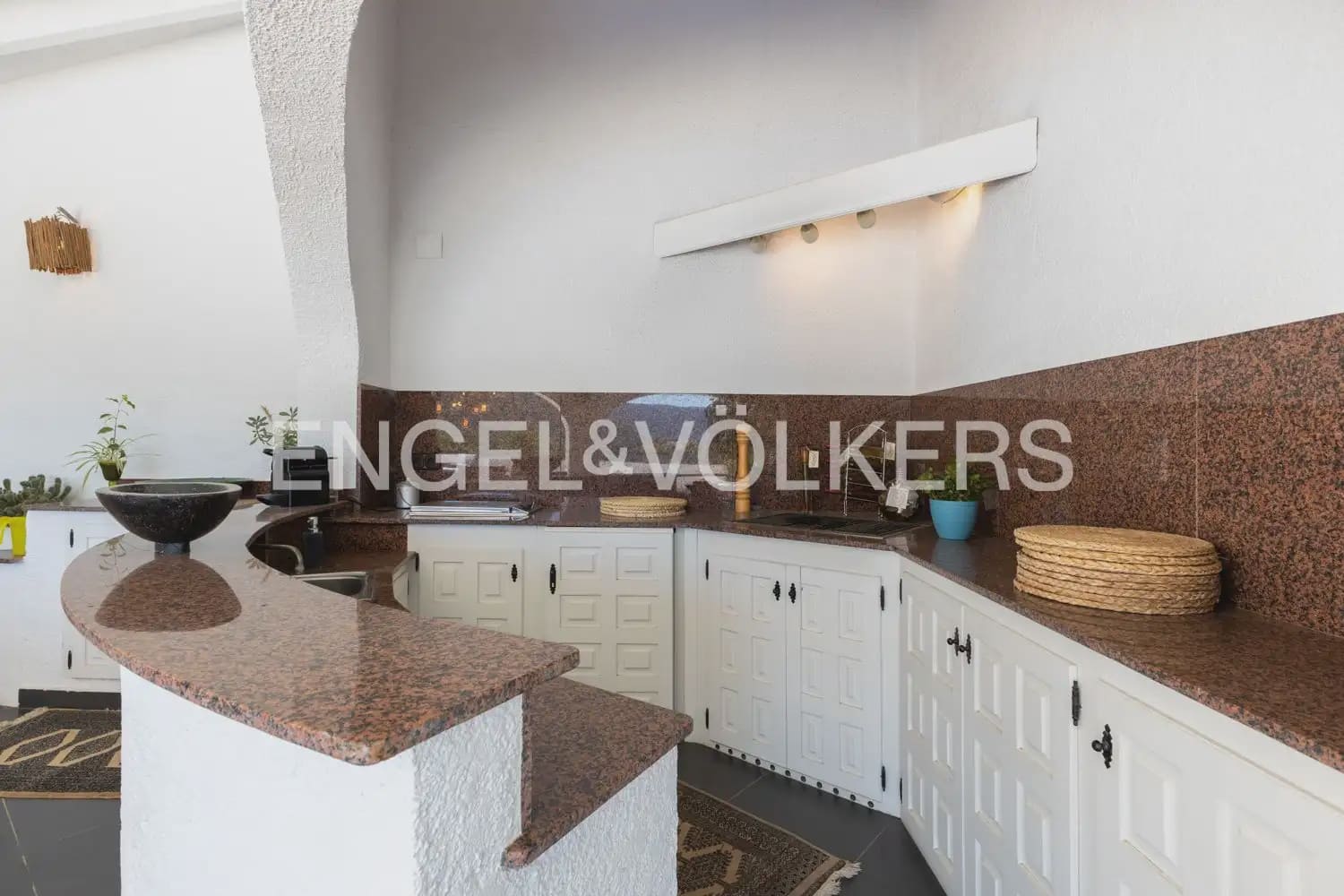 5 bedroom Villa for sale in Orba with pool garage - € 1,195,000 (Ref: 9920876)