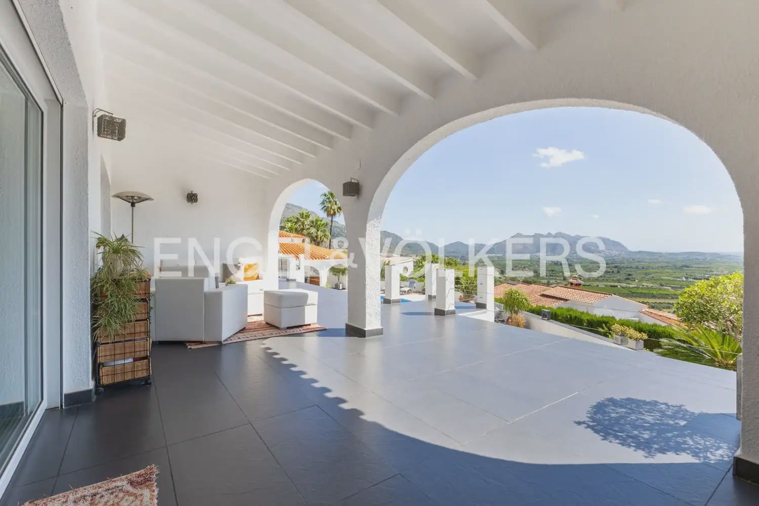5 bedroom Villa for sale in Orba with pool garage - € 1,195,000 (Ref: 9920876)