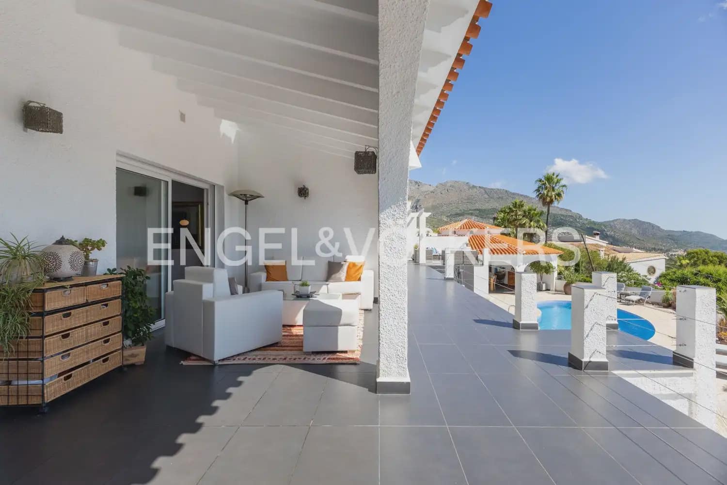 5 bedroom Villa for sale in Orba with pool garage - € 1,195,000 (Ref: 9920876)