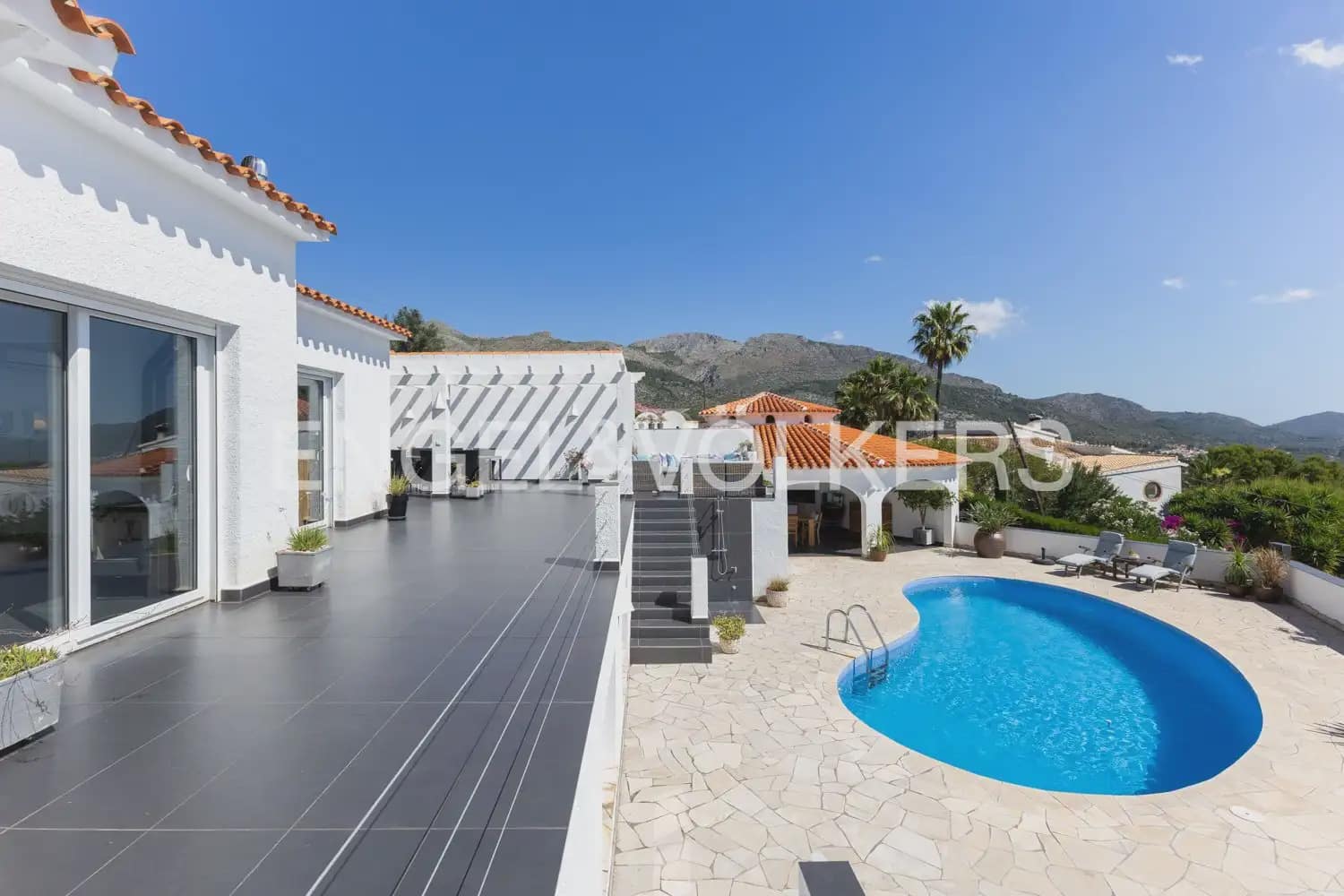 5 bedroom Villa for sale in Orba with pool garage - € 1,195,000 (Ref: 9920876)