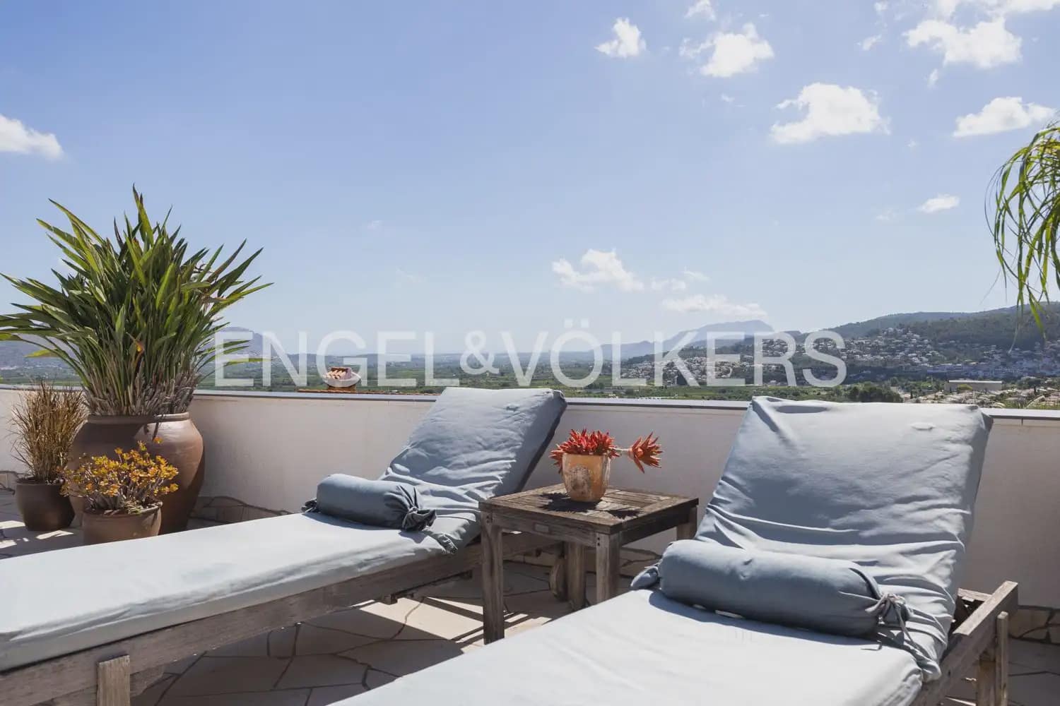 5 bedroom Villa for sale in Orba with pool garage - € 1,195,000 (Ref: 9920876)