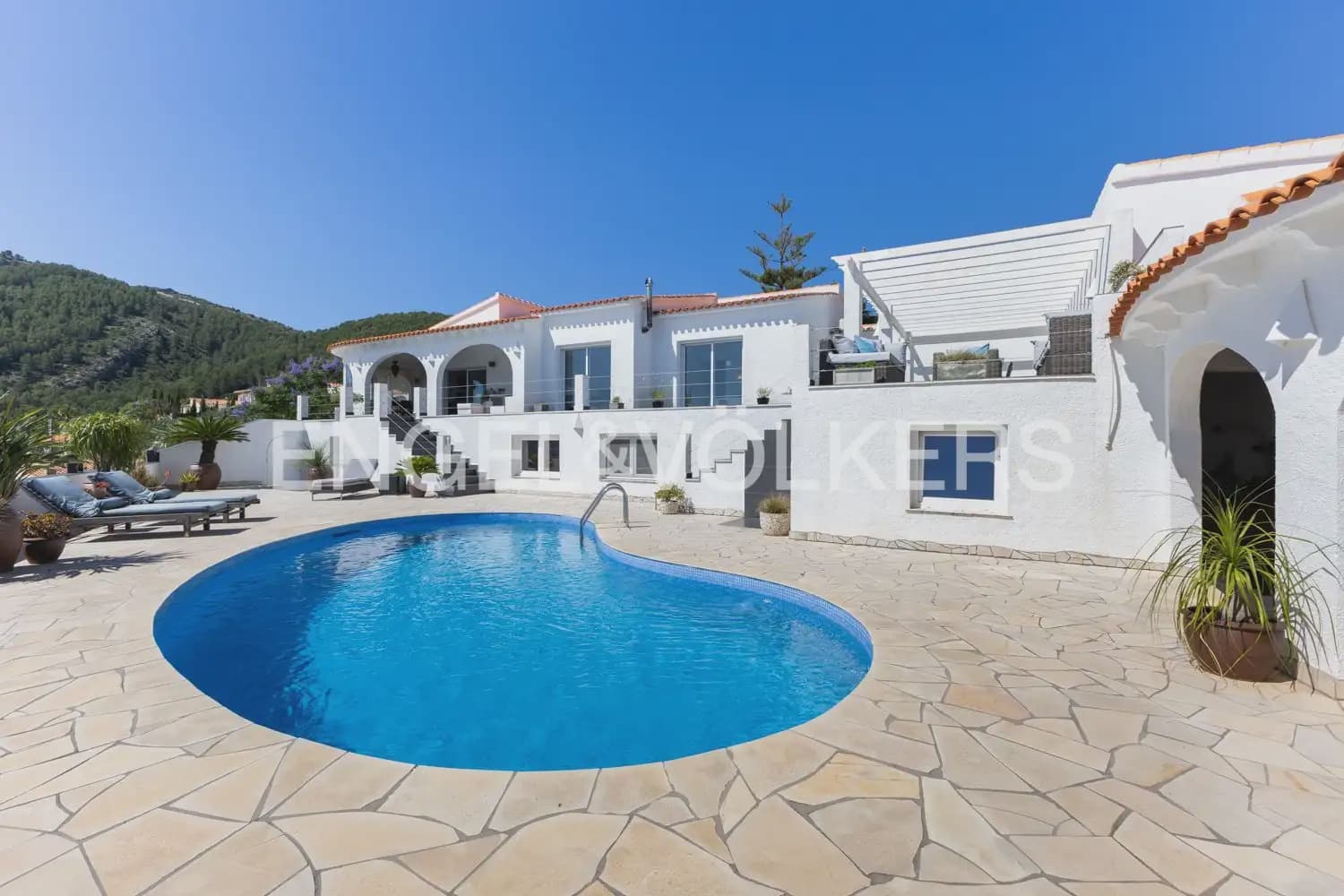 5 bedroom Villa for sale in Orba with pool garage - € 1,195,000 (Ref: 9920876)