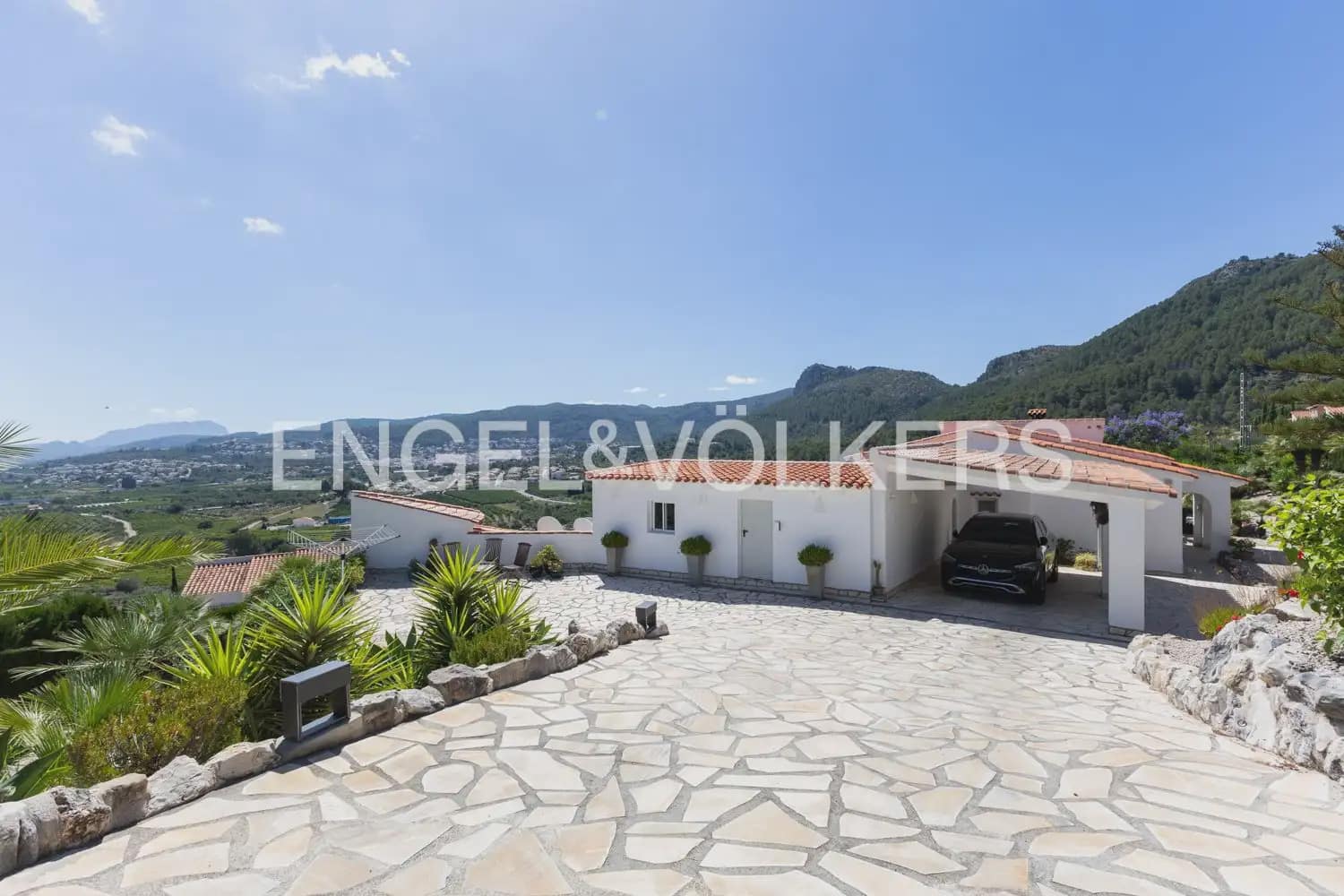 5 bedroom Villa for sale in Orba with pool garage - € 1,195,000 (Ref: 9920876)