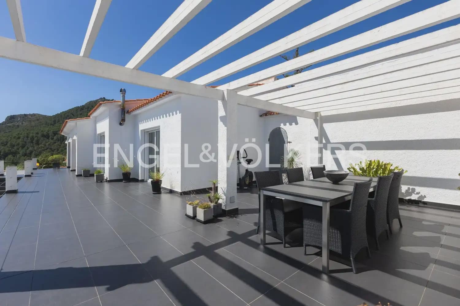 5 bedroom Villa for sale in Orba with pool garage - € 1,195,000 (Ref: 9920876)