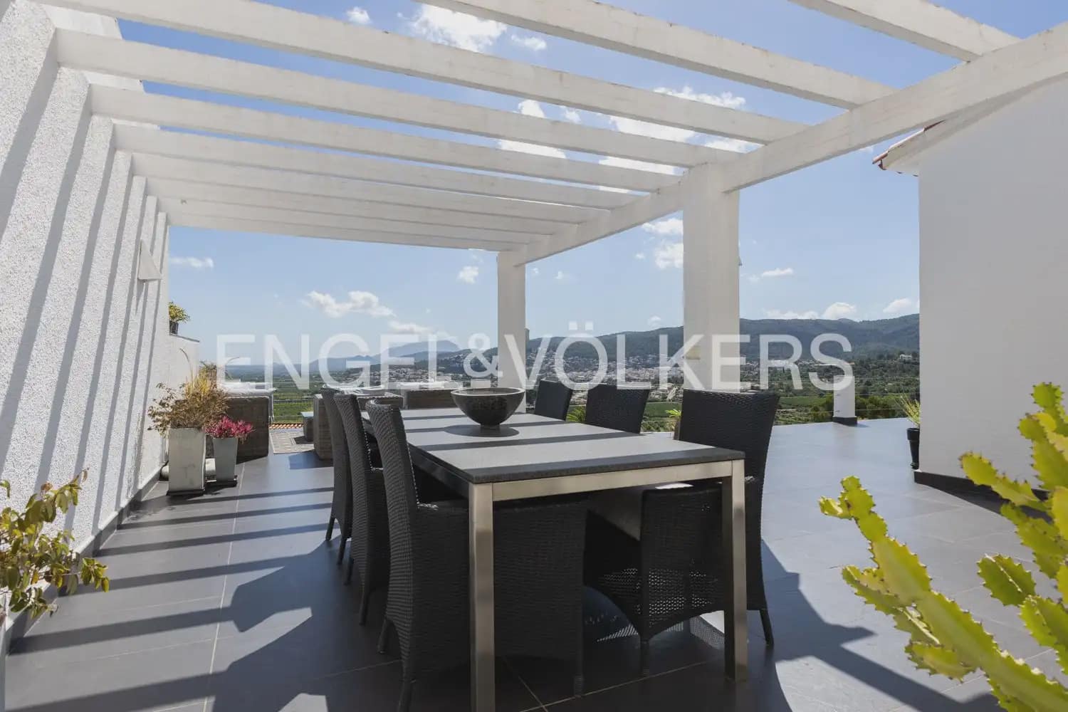 5 bedroom Villa for sale in Orba with pool garage - € 1,195,000 (Ref: 9920876)
