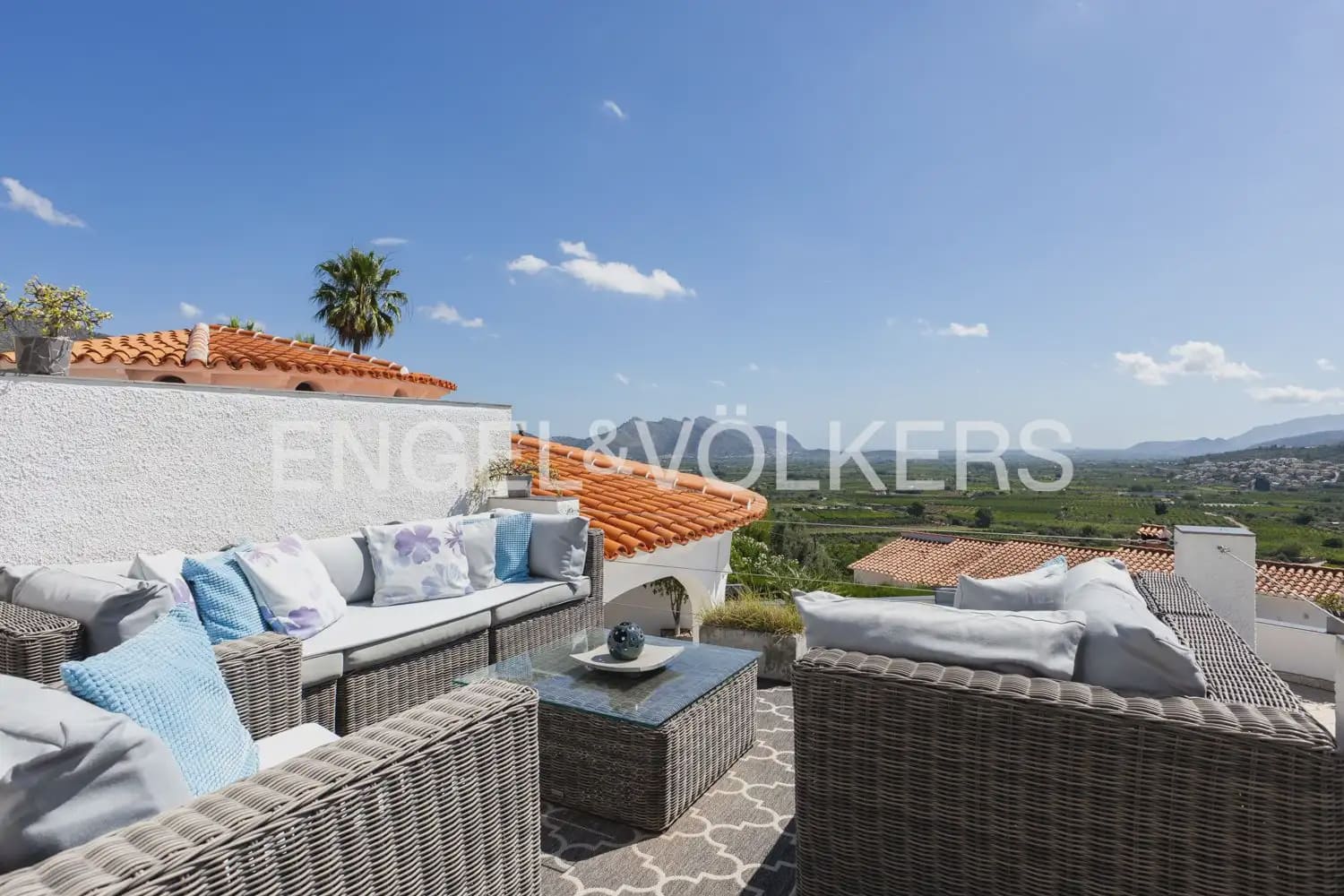5 bedroom Villa for sale in Orba with pool garage - € 1,195,000 (Ref: 9920876)