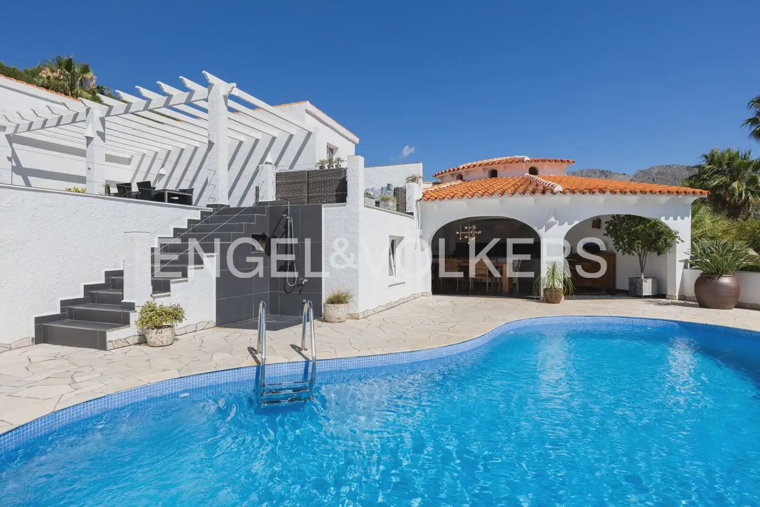 5 bedroom Villa for sale in Orba with pool garage - € 1,195,000 (Ref: 9920876)