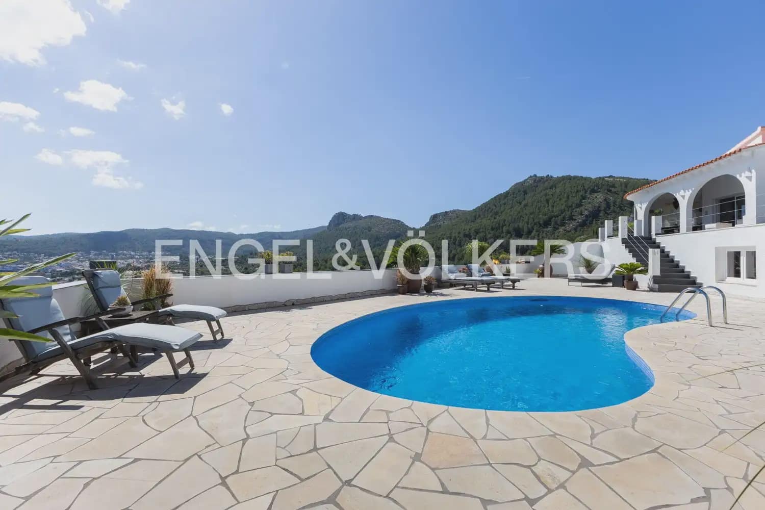 5 bedroom Villa for sale in Orba with pool garage - € 1,195,000 (Ref: 9920876)