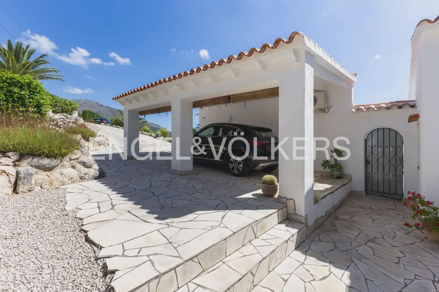 5 bedroom Villa for sale in Orba with pool garage - € 1,195,000 (Ref: 9920876)