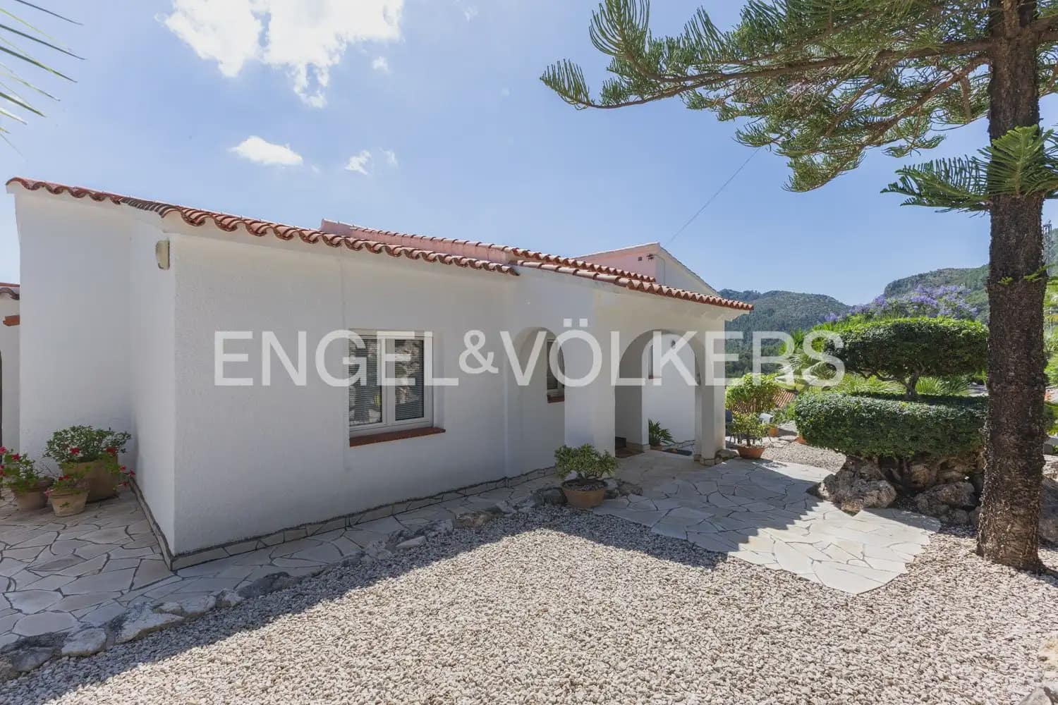 5 bedroom Villa for sale in Orba with pool garage - € 1,195,000 (Ref: 9920876)