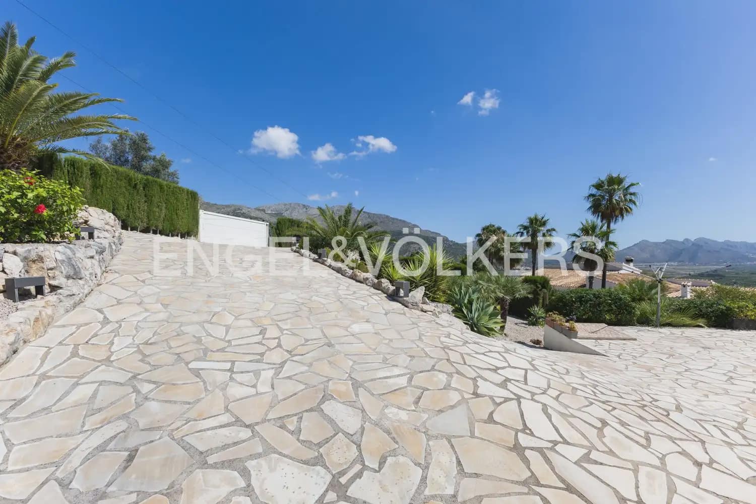 5 bedroom Villa for sale in Orba with pool garage - € 1,195,000 (Ref: 9920876)