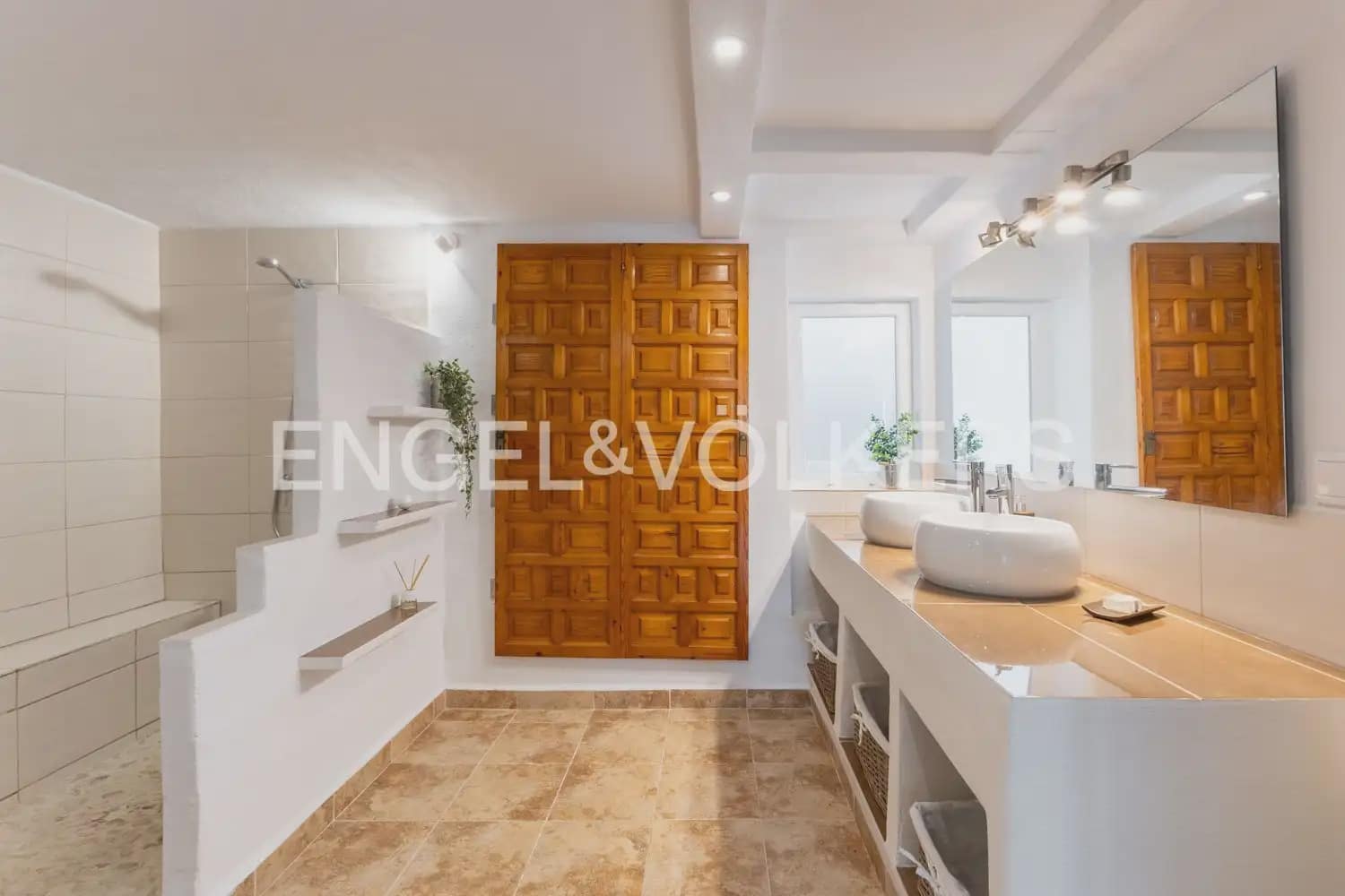 5 bedroom Villa for sale in Orba with pool garage - € 1,195,000 (Ref: 9920876)