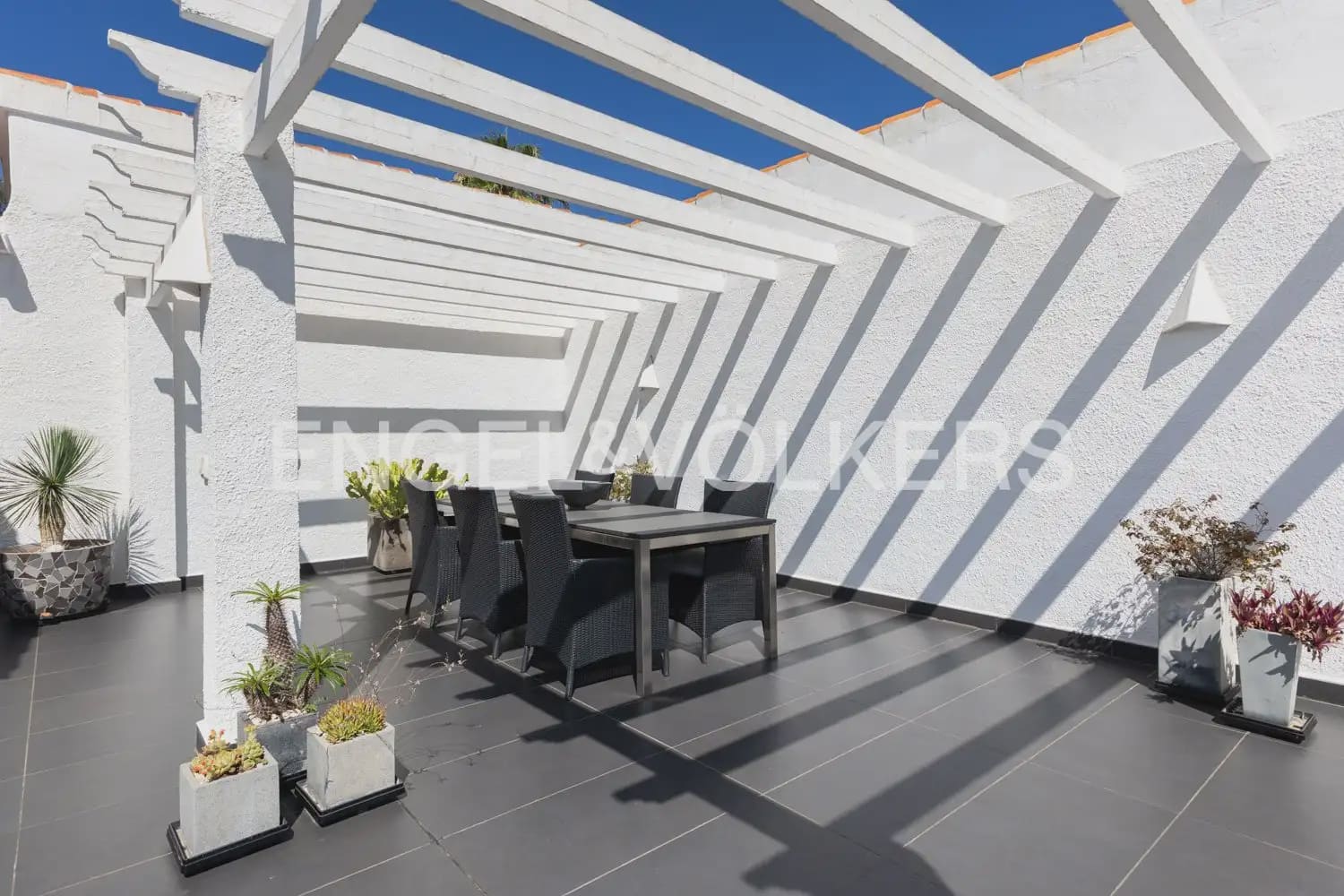 5 bedroom Villa for sale in Orba with pool garage - € 1,195,000 (Ref: 9920876)