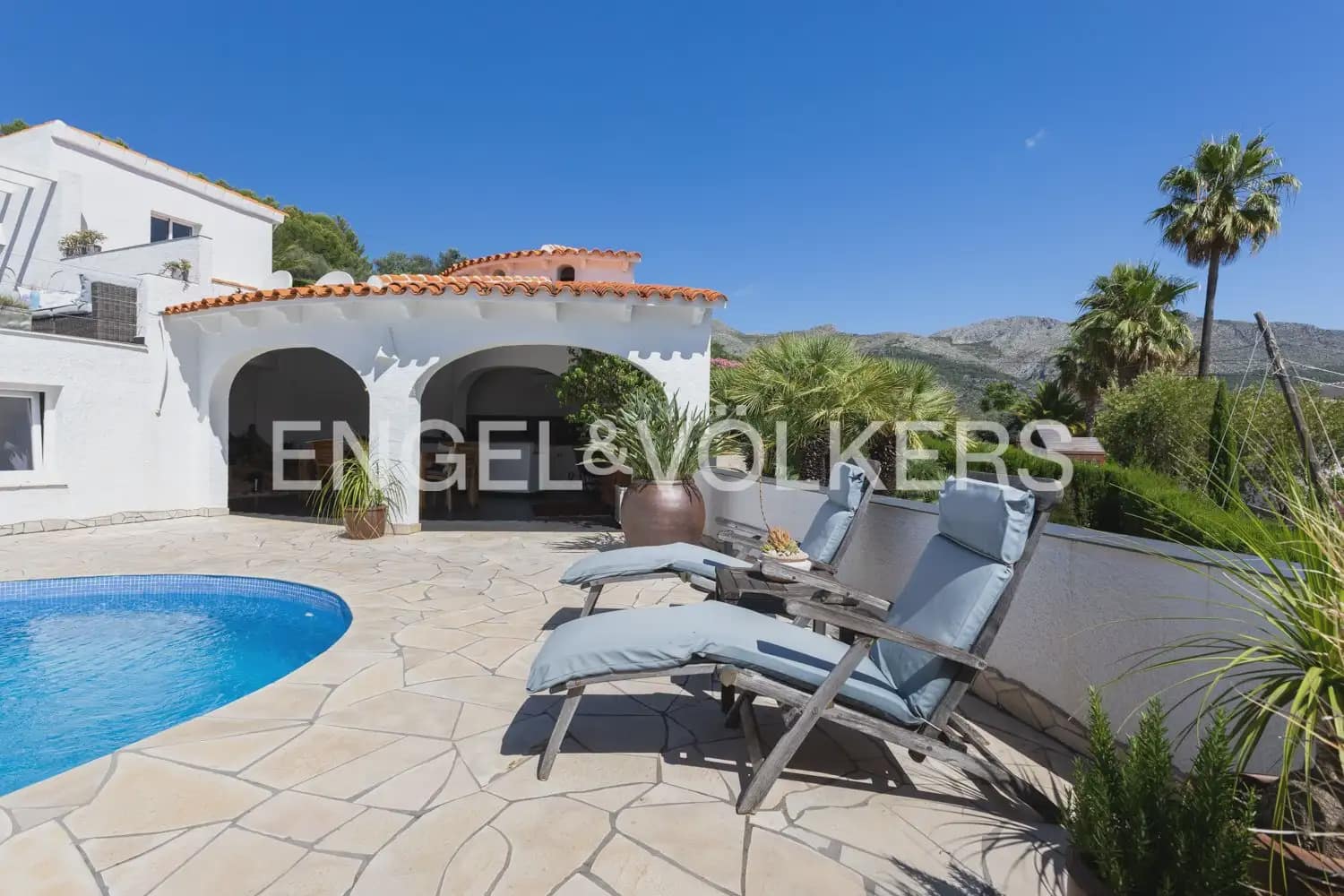 5 bedroom Villa for sale in Orba with pool garage - € 1,195,000 (Ref: 9920876)