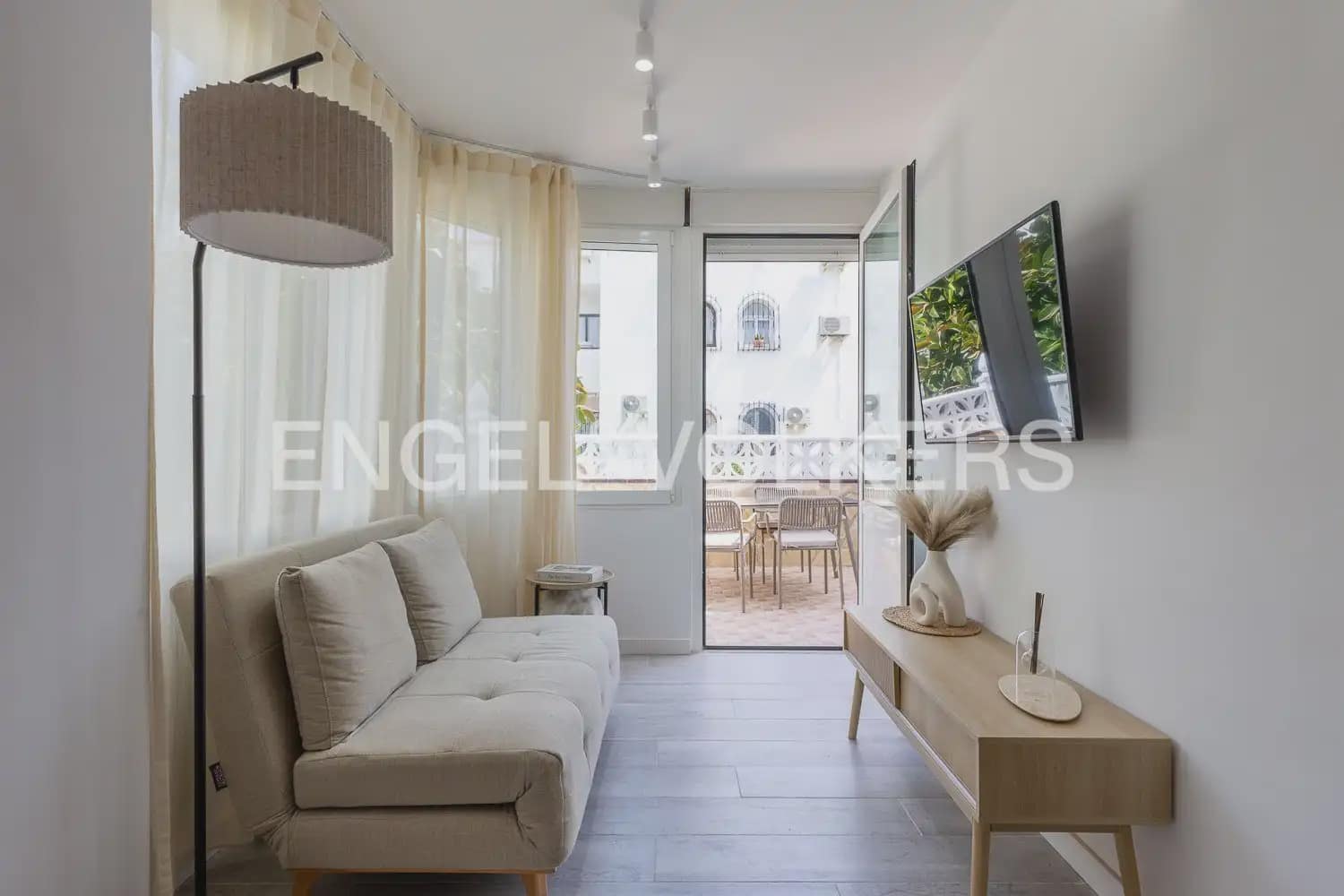1 slaapkamer Strandappartement te huur in Denia met zwembad - € 1.000 (Ref: 9921030)