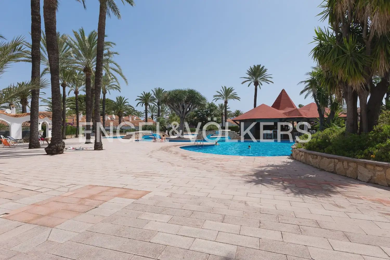 1 slaapkamer Strandappartement te huur in Denia met zwembad - € 1.000 (Ref: 9921030)