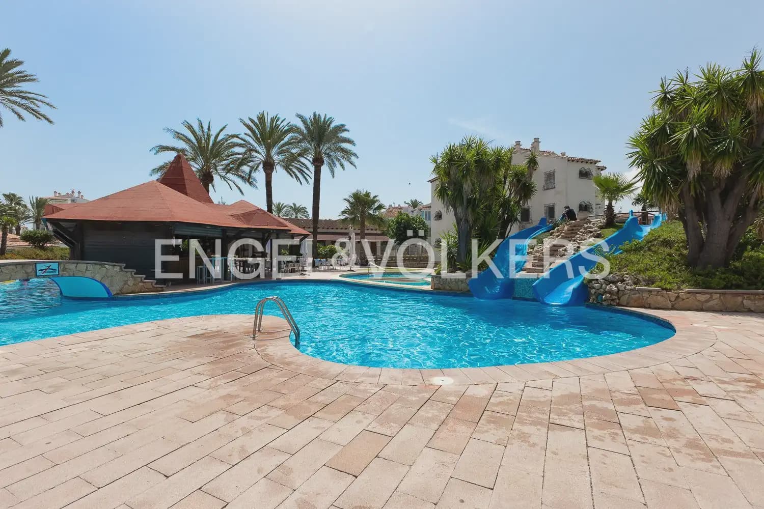 1 slaapkamer Strandappartement te huur in Denia met zwembad - € 1.000 (Ref: 9921030)