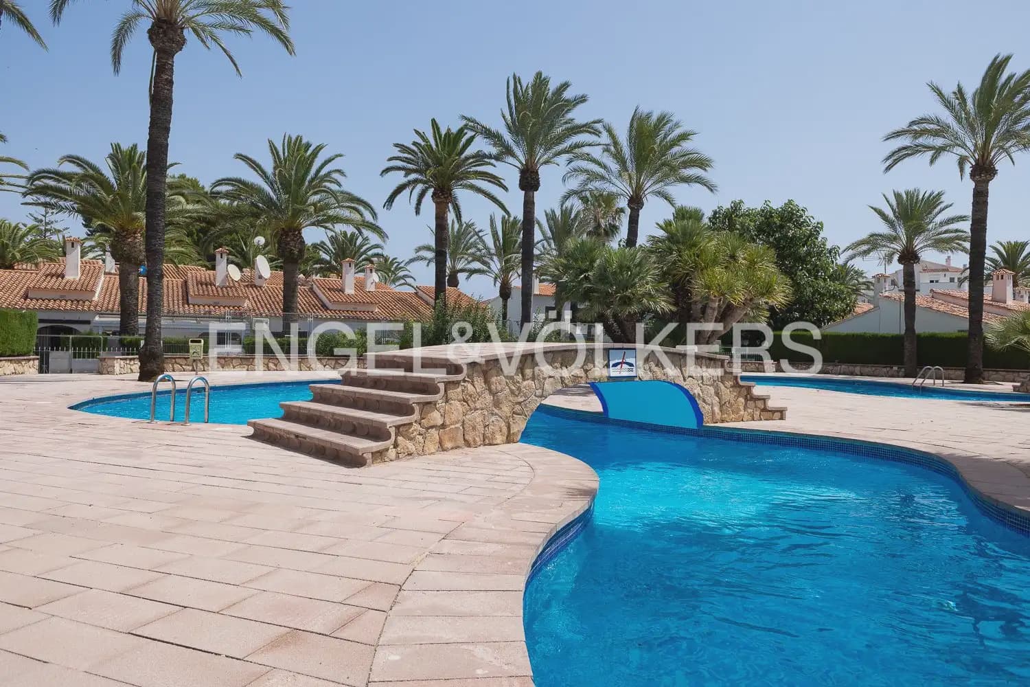 1 slaapkamer Strandappartement te huur in Denia met zwembad - € 1.000 (Ref: 9921030)