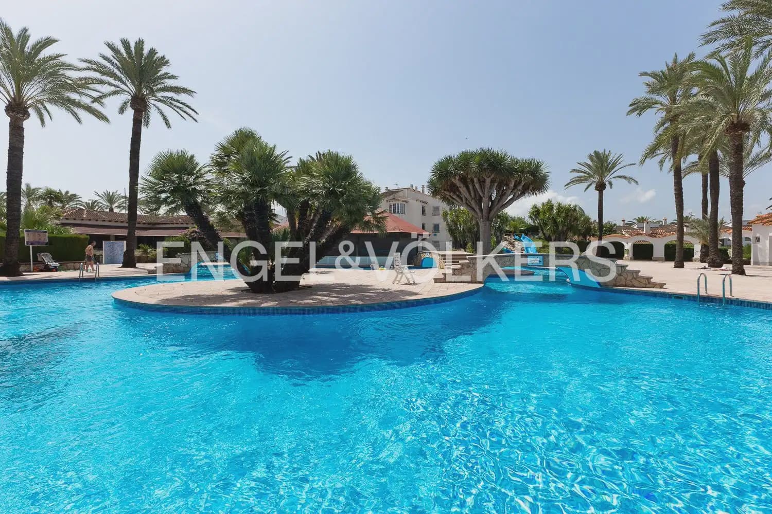 1 slaapkamer Strandappartement te huur in Denia met zwembad - € 1.000 (Ref: 9921030)