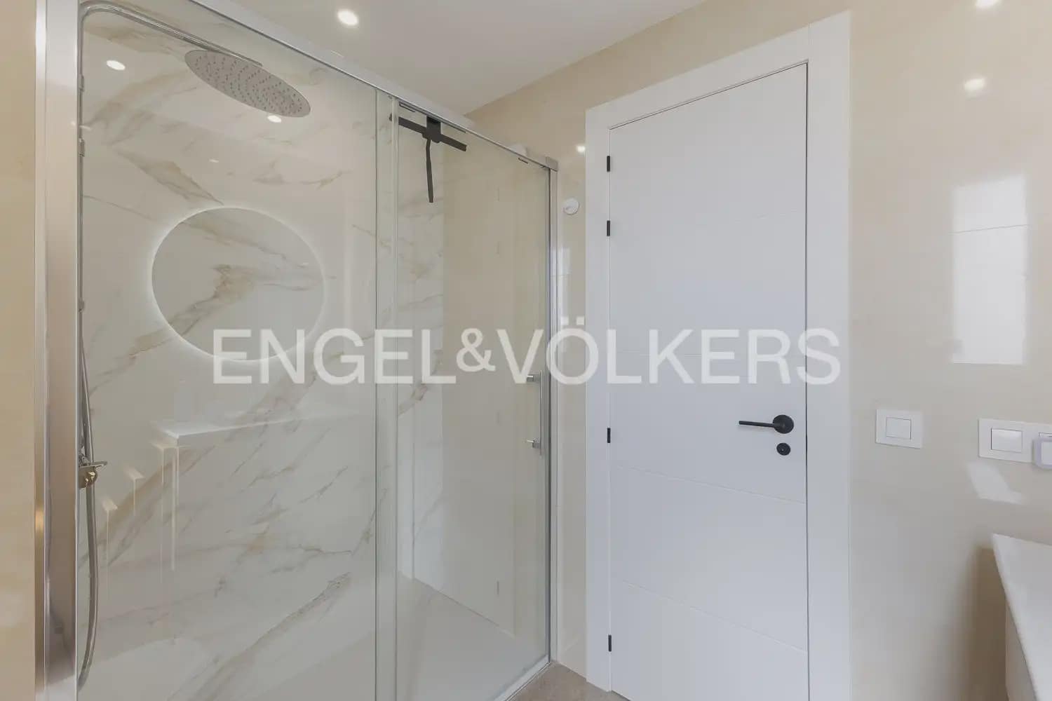 3 slaapkamer Flat te huur in Valencia stad - € 2.650 (Ref: 9921125)
