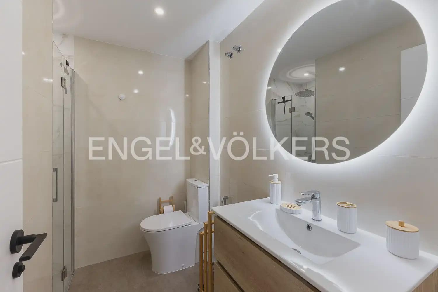 3 slaapkamer Flat te huur in Valencia stad - € 2.650 (Ref: 9921125)