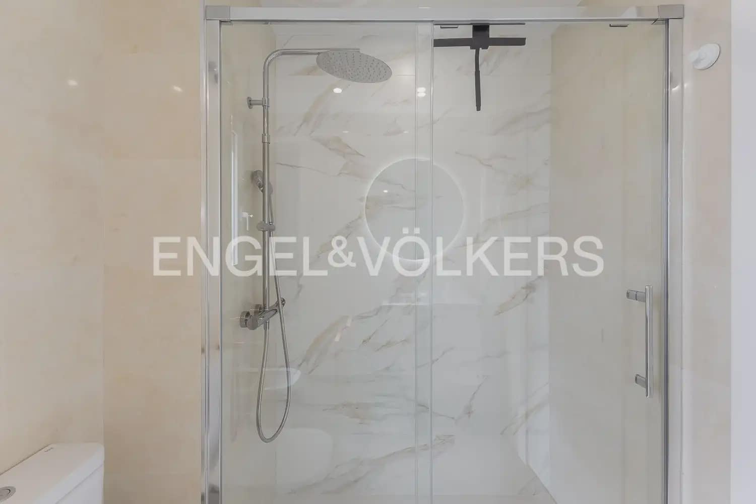 3 slaapkamer Flat te huur in Valencia stad - € 2.650 (Ref: 9921125)