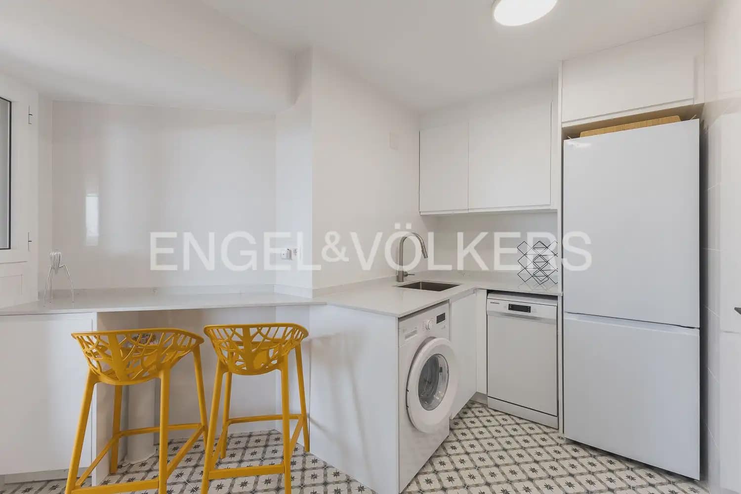 3 slaapkamer Flat te huur in Valencia stad - € 2.650 (Ref: 9921125)