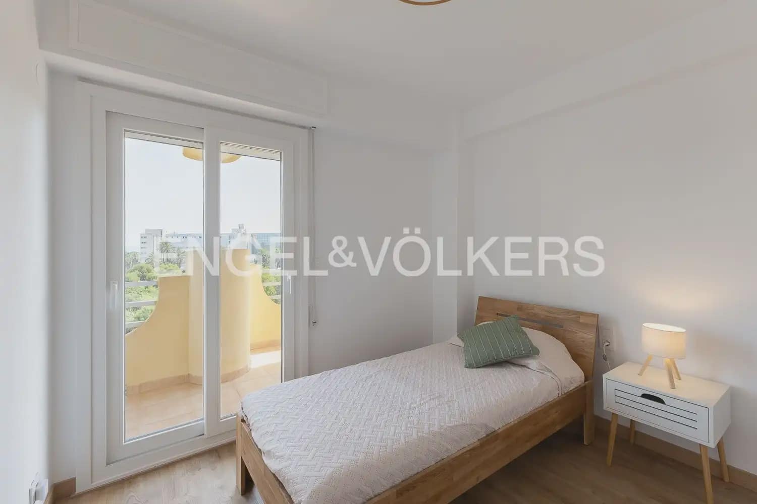 3 slaapkamer Flat te huur in Valencia stad - € 2.650 (Ref: 9921125)
