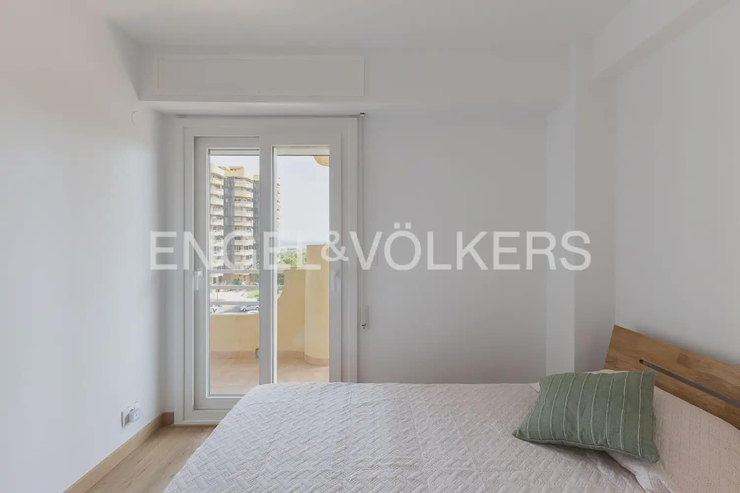 3 slaapkamer Flat te huur in Valencia stad - € 2.650 (Ref: 9921125)