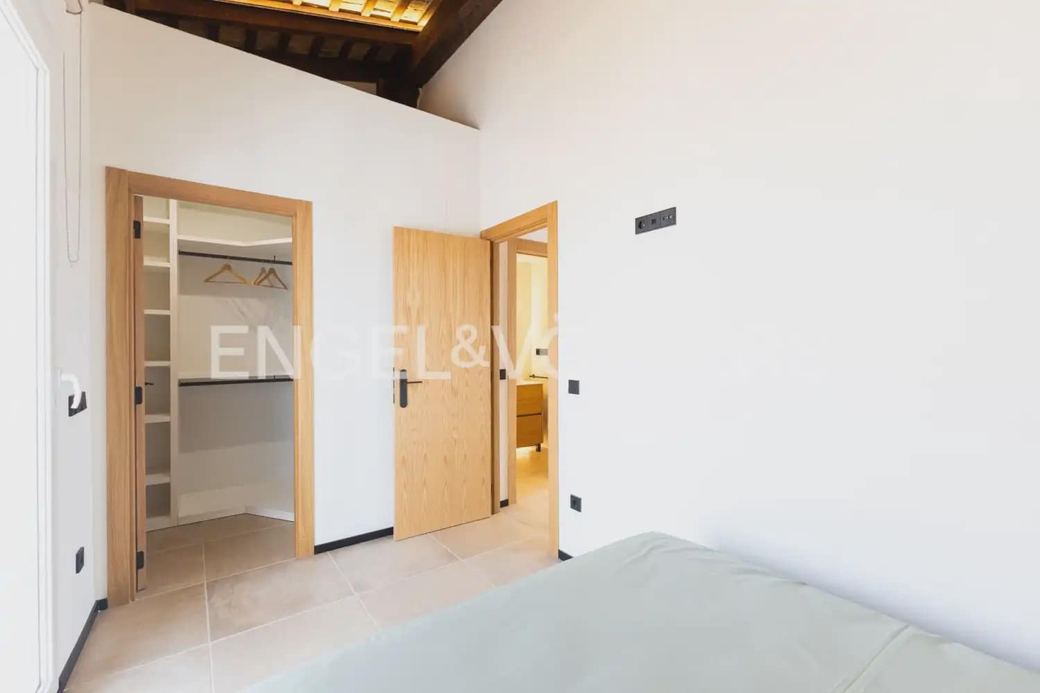 2 Zimmer Wohnung zu vermieten in Valencia Stadt - 2.500 € (Ref: 9921337)