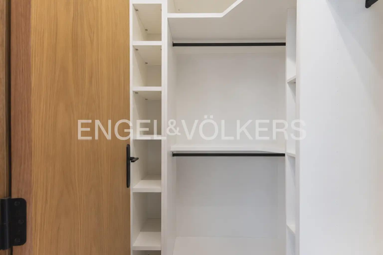 2 Zimmer Wohnung zu vermieten in Valencia Stadt - 2.500 € (Ref: 9921337)