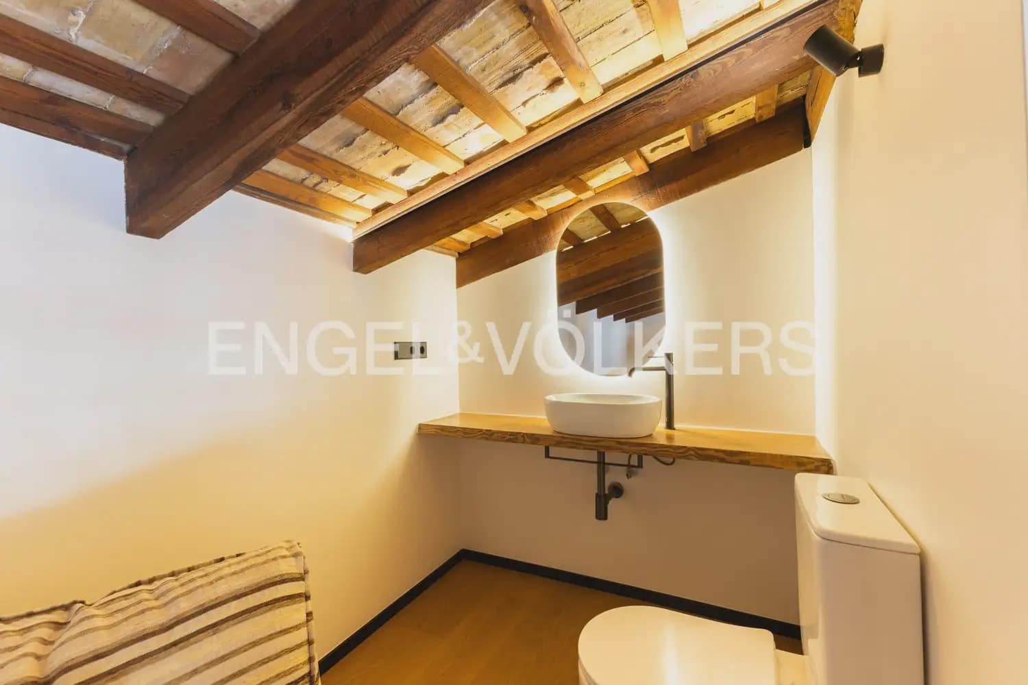 2 Zimmer Wohnung zu vermieten in Valencia Stadt - 2.500 € (Ref: 9921337)