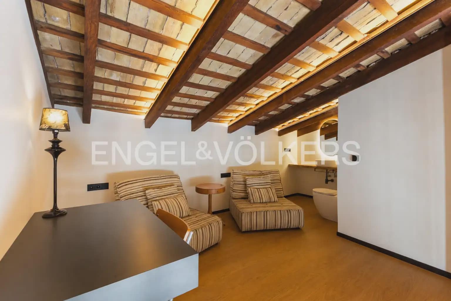 2 Zimmer Wohnung zu vermieten in Valencia Stadt - 2.500 € (Ref: 9921337)