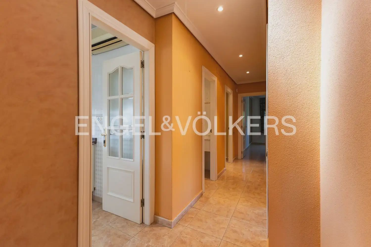 6 bedroom Villa for sale in Torrent with garage - € 720,000 (Ref: 9921338)