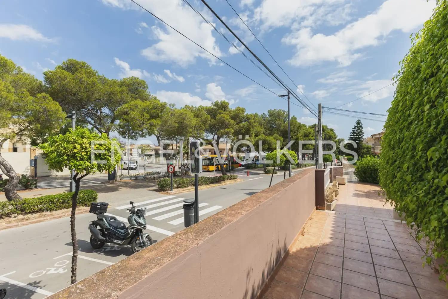6 bedroom Villa for sale in Torrent with garage - € 720,000 (Ref: 9921338)