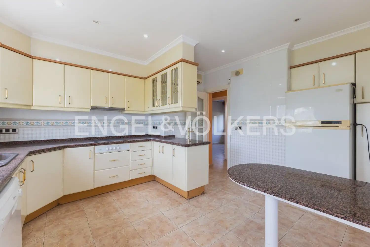 6 bedroom Villa for sale in Torrent with garage - € 720,000 (Ref: 9921338)