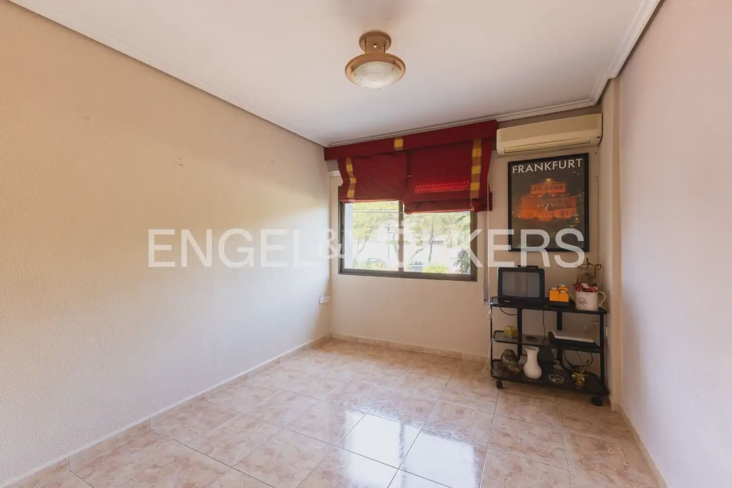 6 bedroom Villa for sale in Torrent with garage - € 720,000 (Ref: 9921338)