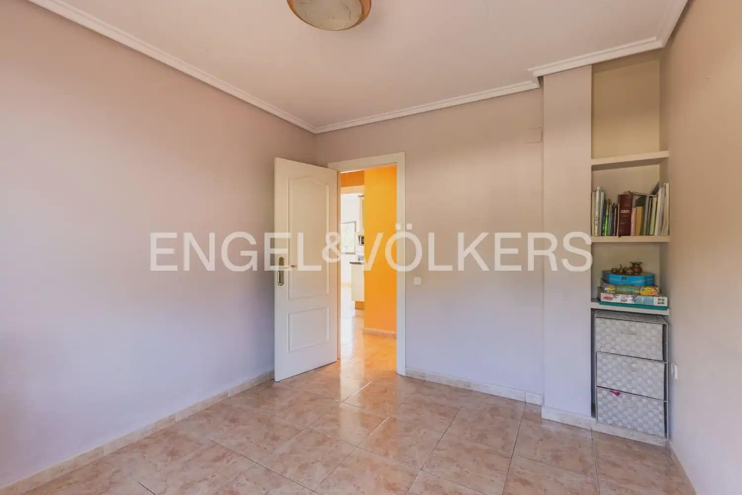 6 bedroom Villa for sale in Torrent with garage - € 720,000 (Ref: 9921338)