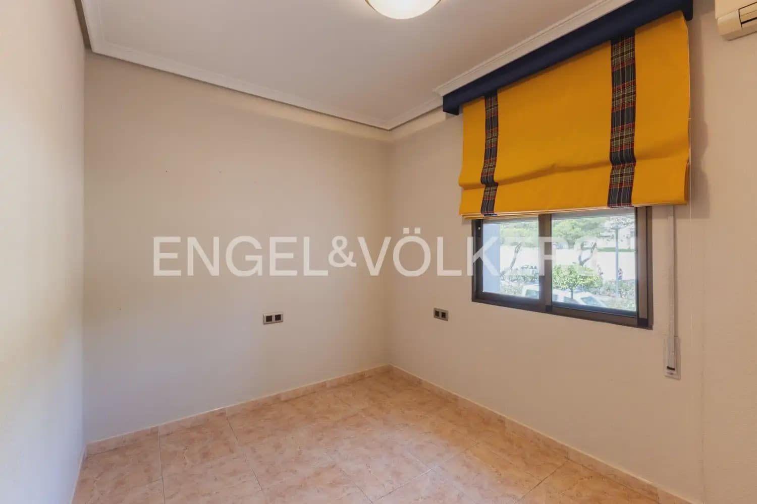 6 bedroom Villa for sale in Torrent with garage - € 720,000 (Ref: 9921338)