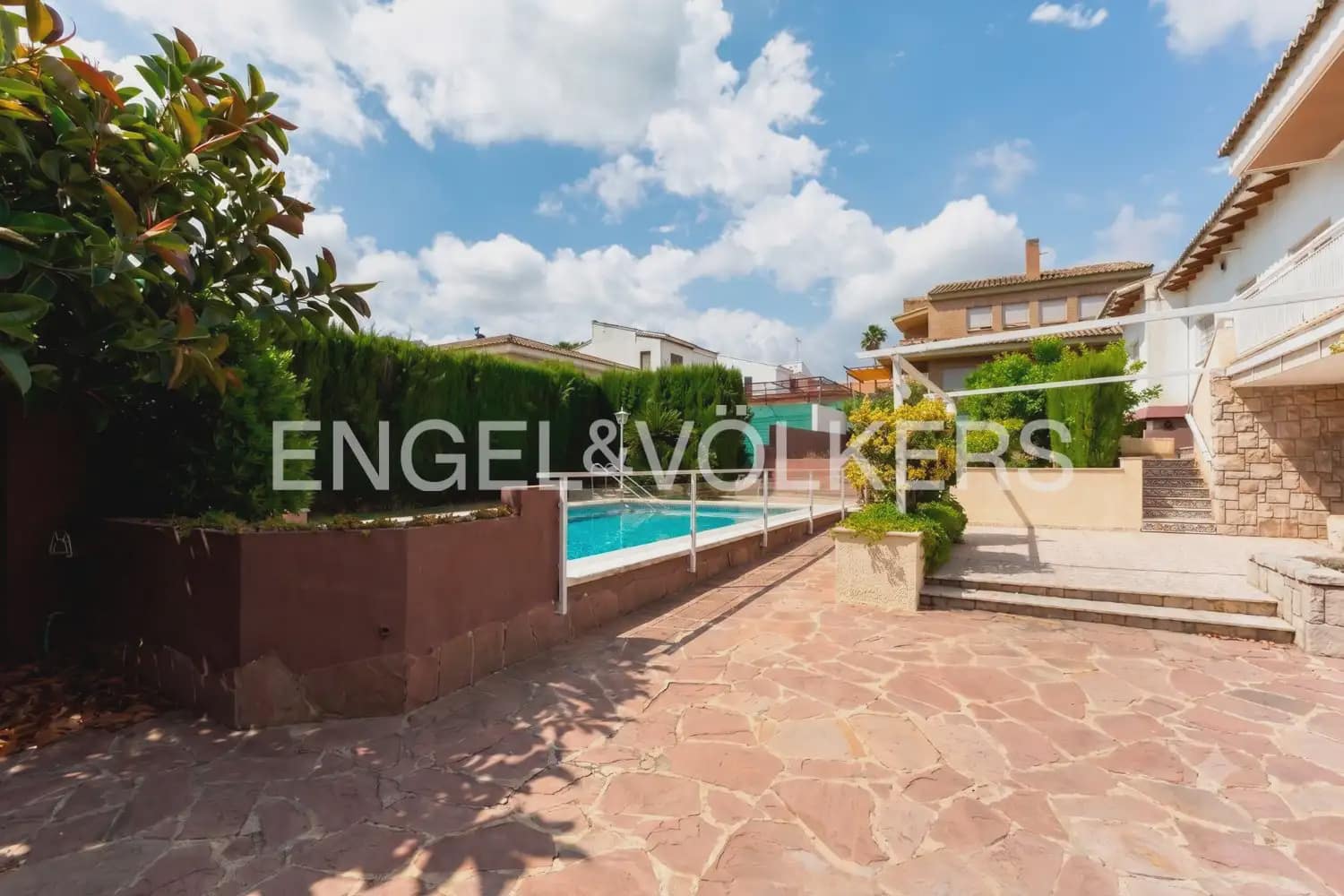 6 bedroom Villa for sale in Torrent with garage - € 720,000 (Ref: 9921338)