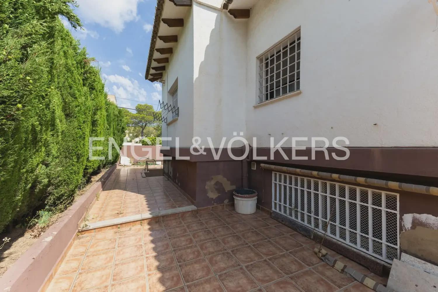 6 bedroom Villa for sale in Torrent with garage - € 720,000 (Ref: 9921338)