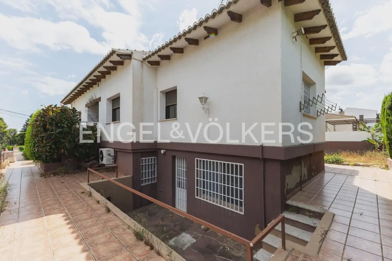6 bedroom Villa for sale in Torrent with garage - € 720,000 (Ref: 9921338)