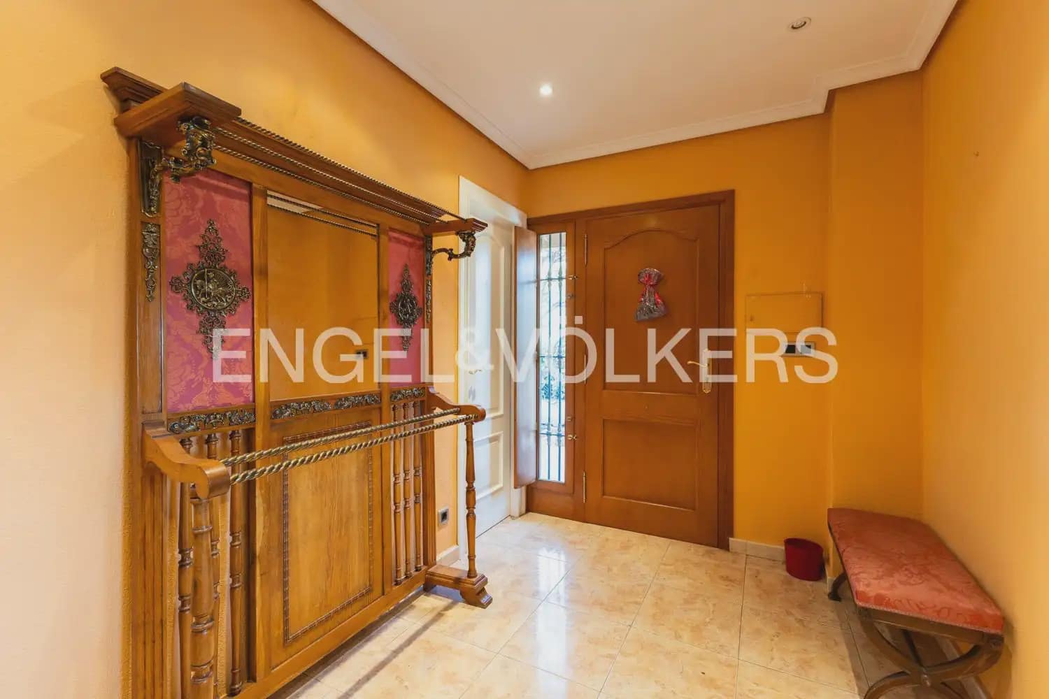 6 bedroom Villa for sale in Torrent with garage - € 720,000 (Ref: 9921338)
