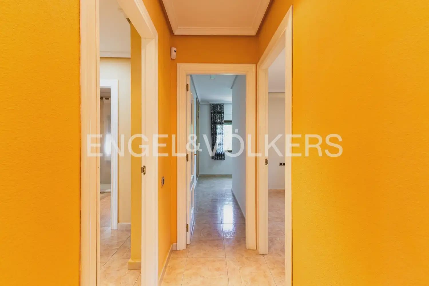 6 bedroom Villa for sale in Torrent with garage - € 720,000 (Ref: 9921338)