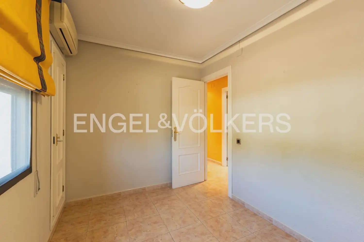 6 bedroom Villa for sale in Torrent with garage - € 720,000 (Ref: 9921338)