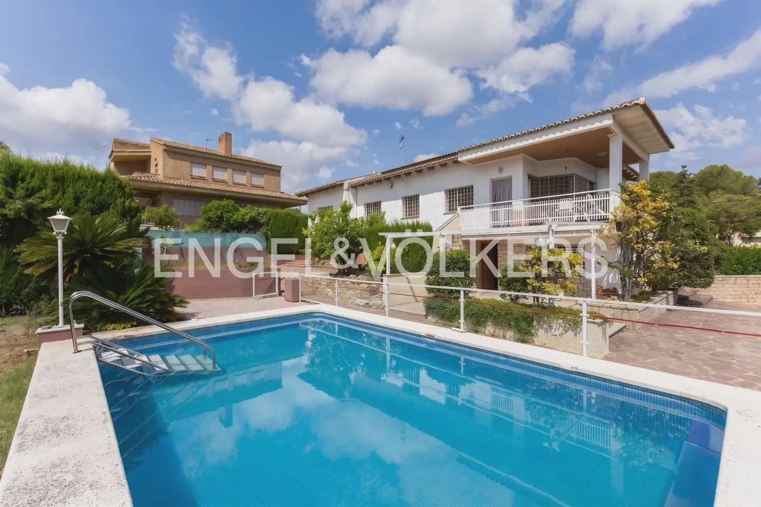 6 bedroom Villa for sale in Torrent with garage - € 720,000 (Ref: 9921338)