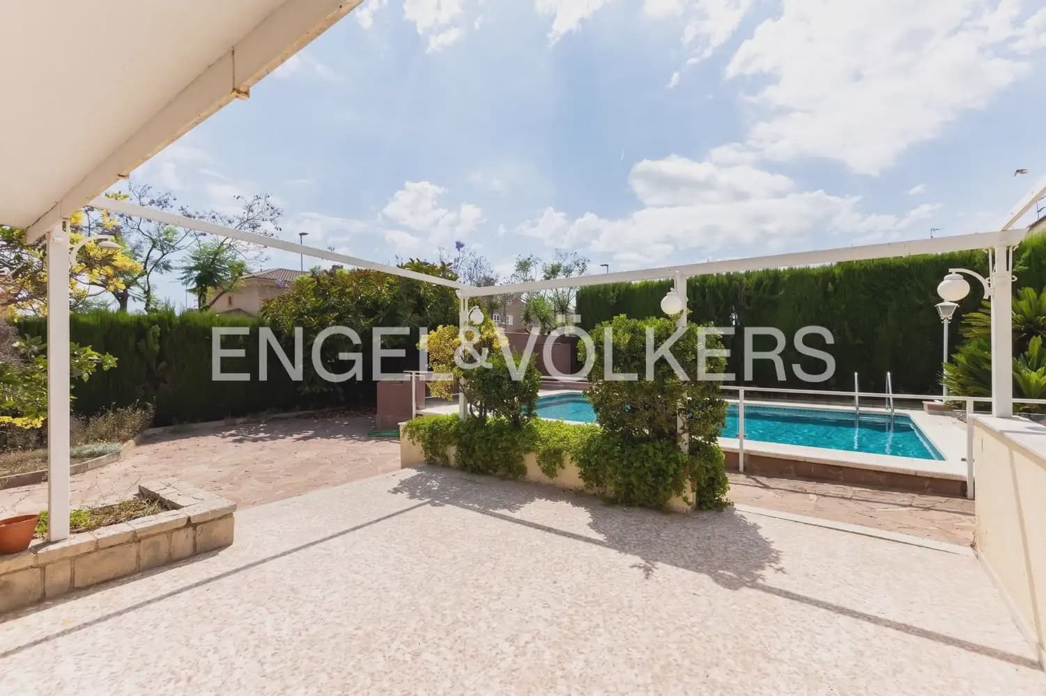 6 bedroom Villa for sale in Torrent with garage - € 720,000 (Ref: 9921338)